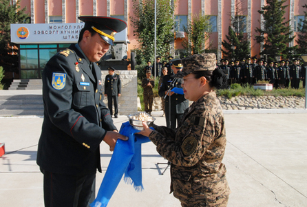 Суданыг зорих багийг эмэгтэй офицер командална