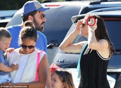 Аффлек эхнэртэйгээ хэрэлджээ