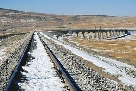 Ачааны галт тэргэнд дайруулж амь насаа алджээ