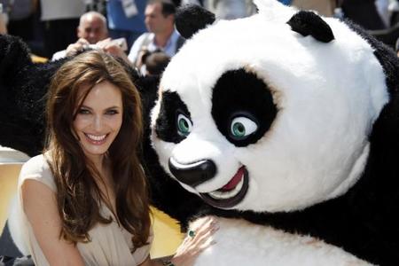 Анжелина Жоли:  Хүн хүчтэй ч адгуусыг гүйцэхгүй