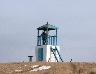 Ахлах байлдагчид хилийн манаагаа орхин оргожээ