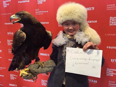 Бүргэдчин охин Айшолпан Казахстанд амьдрахаар болжээ