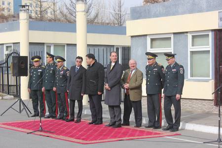 ”Волф” загварын автомашин хүлээлгэн өглөө