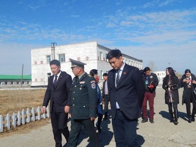 У.Хүрэлсүх цэргийн ангидаа зочиллоо