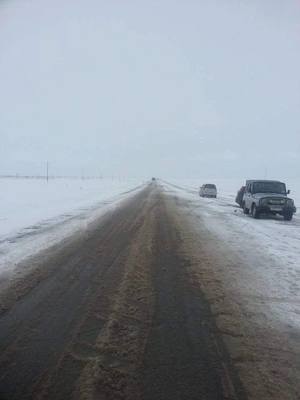 Орон нутгийн зам халтиргаатай байна