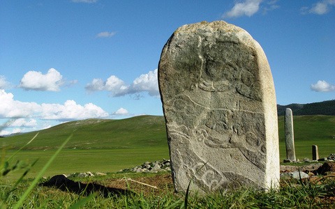 Түүхэн дурсгалд халджээ