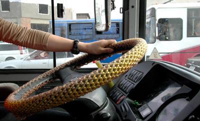 Автобусны жолооч нар осол гаргажээ