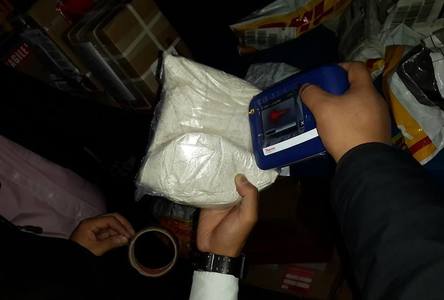 Улс хоорондын илгээмжийг шалгаж байна