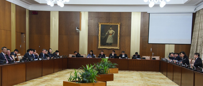 Хөгжлийн банкны зээлийн төлөлтийг  шалгаж байна 