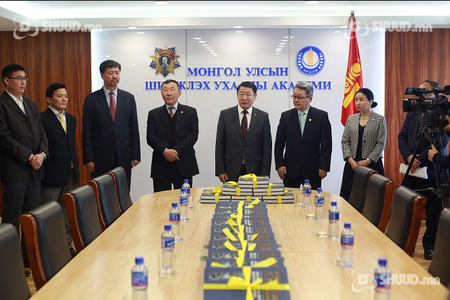 “Монголын археологийн сонгомол өв”-ийг танилцууллаа
