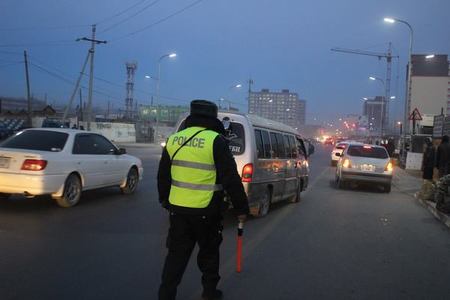 Замын хөдөлгөөнийг 440 албан хаагч зохицуулж байна