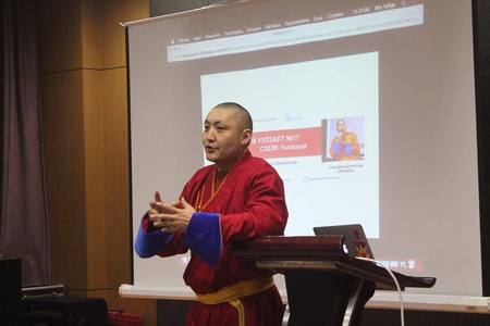 Аз жаргалтай амьдарч буй эсэхээ инээдээрээ хэмжээрэй