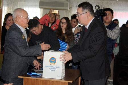 Ерөнхийлөгч Б.Бааст гуайд мэндчилгээ илгээжээ