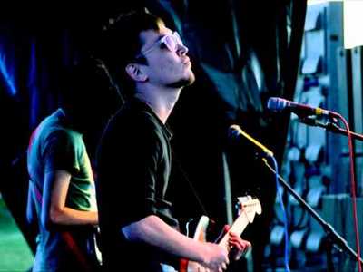  “A sound” Европт тоглож байна