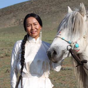 У.Уранчимэг: Кинондоо зориулж агуй барьсан