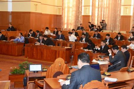 Чуулган хугацаа сунган хуралдаж байна 