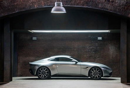 Бондын машиныг заржээ