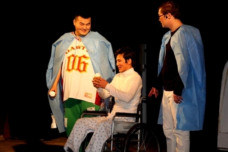  “Надад үлдсэн найз”-ыг тоглоно