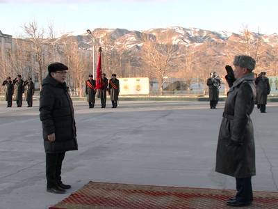 Хууль зүйн сайд хилчдээ эргэжээ