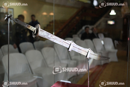  Хатанбаатар С.Магсаржавын сэлмийг үзэсгэлэнд дэлгэлээ