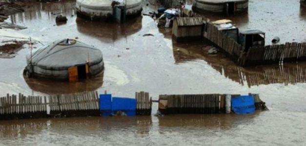 Үерийн аман дээр буусан айлуудыг нүүлгэнэ