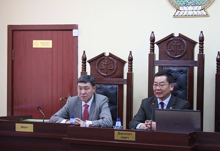 Баянхонгор аймаг дахь шүүхүүдэд ажиллалаа