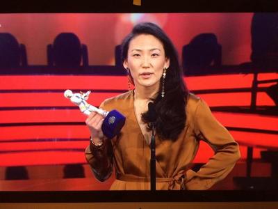  Б.Үйзэнмаа дахин шагнал хүртжээ