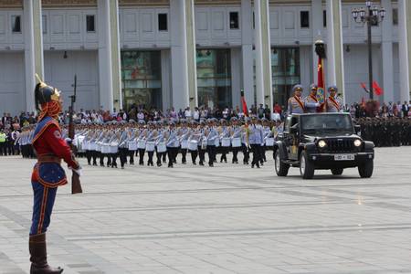 Хөгжимтэй парад алхана