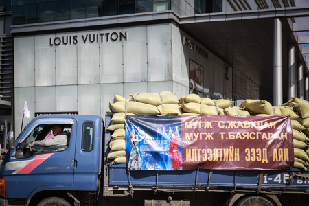 Тоглолтын орлогоор 100 тонн өвс авчээ