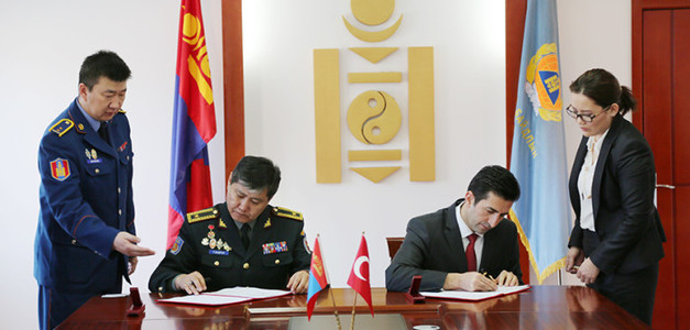 Туркууд 60 сая төгрөгийн өвс, тэжээл хандивлалаа