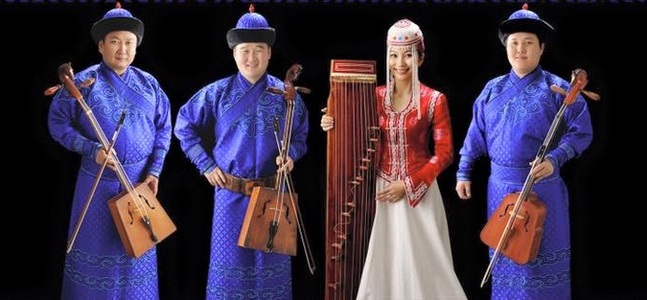  Үндэсний хөгжим Санторид эгшиглэнэ