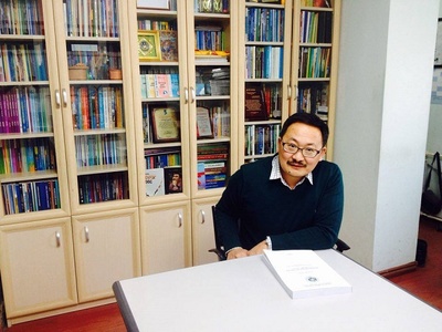 Шүлэг бичсэнийхээ төлөө шоронд орсон нь ганц Чойном