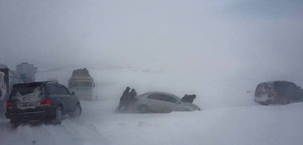 Онцгойгийнхон 638 иргэнийг осгож хөдлөх аюулаас аварчээ