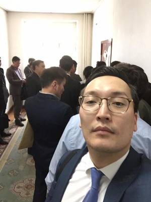 Дуучин Бэки мөрийн хөтөлбөрөө аудитад өгчээ