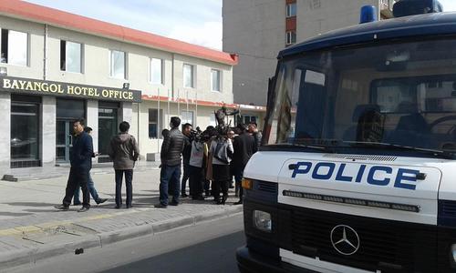 Тусгайгийнхан Х.Баттулгын өрөө рүү дайрч оржээ