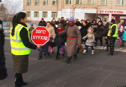 Зам тээврийн ослоор найман хүүхэд энджээ