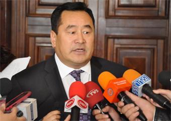 Я.Санжмятав: Ард түмний итгэл рүү угаадас цацлаа