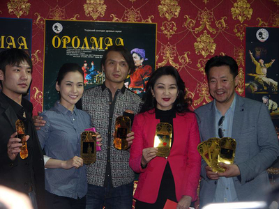  Театрынхан ажлаа дүгнүүлнэ