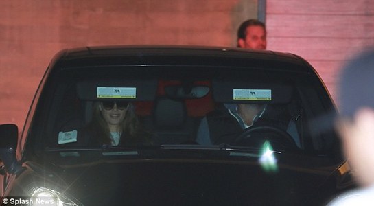 Каприо найз бүсгүйтэй болжээ