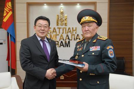 Хошууч генерал Б.Шагдарт хүндэтгэл үзүүлэв