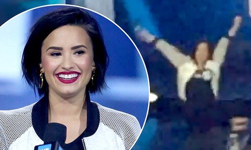 Дэми Ловато тайзан дээр унажээ