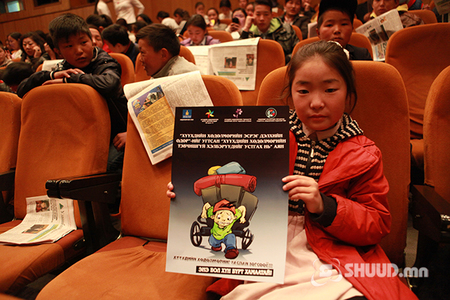 Хүүхдийн хөдөлмөрийг таслан зогсооё