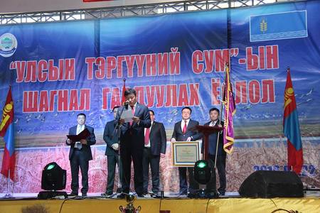 Цагааннуур “Улсын тэргүүний сум” болов