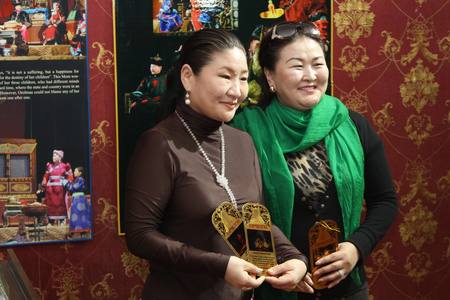 “Мөнхийн галт цэцэг” тэргүүлэв