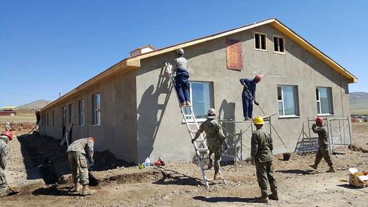 Хааны эрэлчид сурагчдын дотуур байр барьж байна