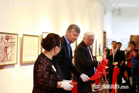 С.Дали П.Пикассогийн үзэсгэлэнд саатаарай