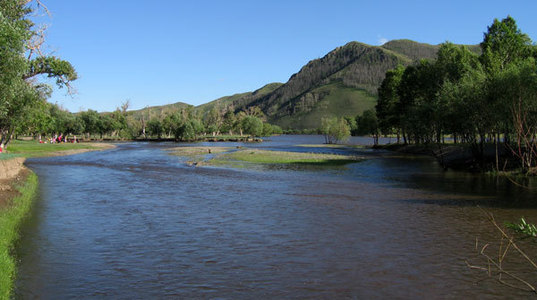Малд явсан залуу Туул голын усанд живжээ