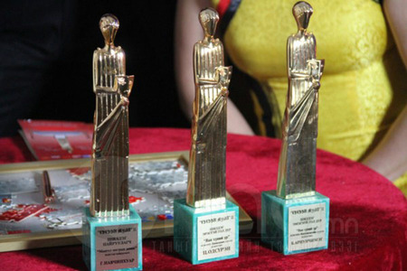 ”Оройн дээд” гурван муза хүртэв