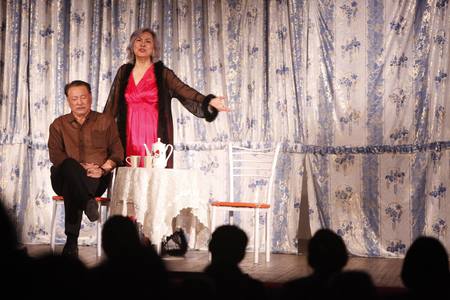 Гурван Ардын жүжигчин нэгэн тайзнаа