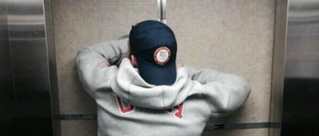 Цахилгаан шатанд хүүхдүүд гацжээ